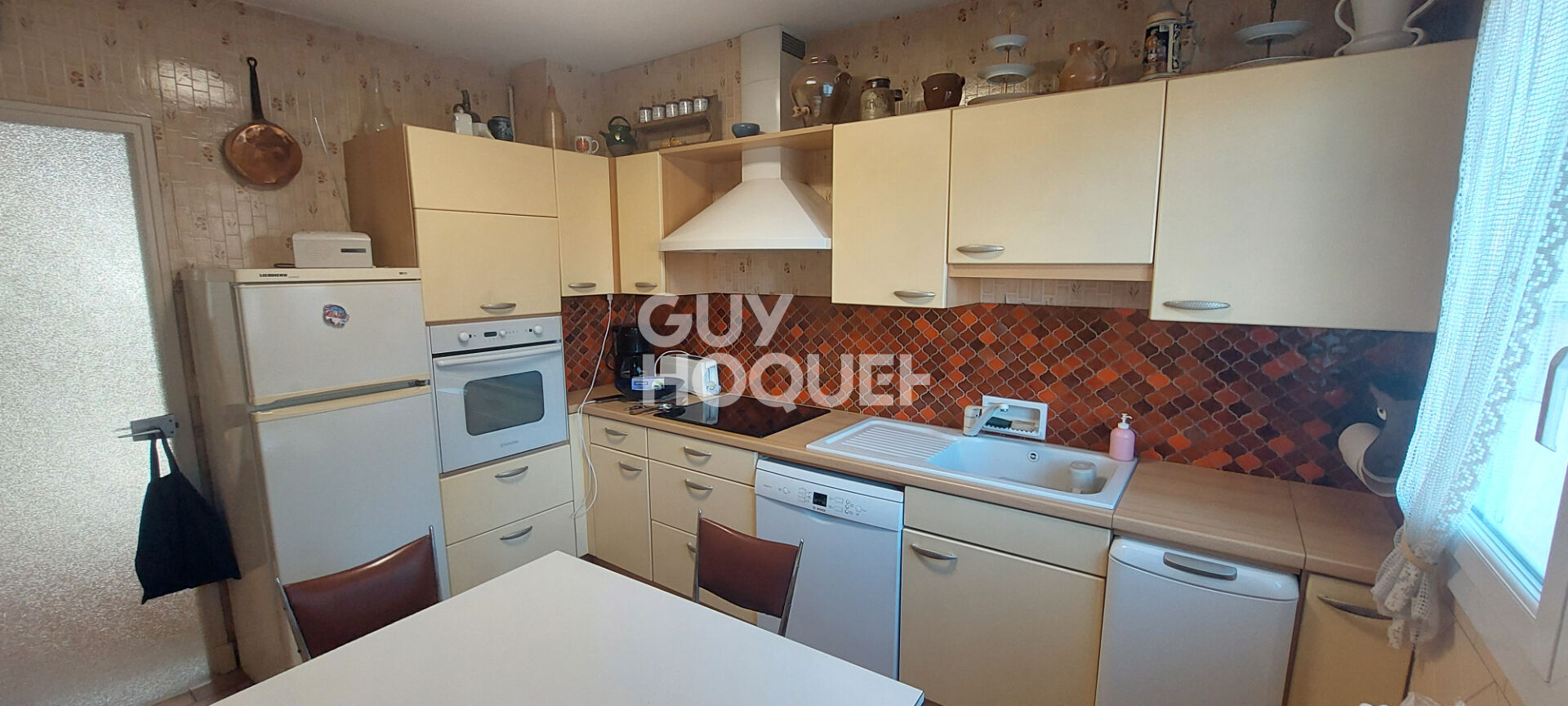 Carpentras - Appartement de 85 m² de type 3 - 2 chambres - Balcon + Place de stationnement + Cave