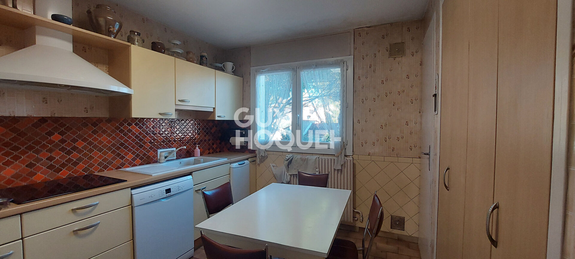 Carpentras - Appartement de 85 m² de type 3 - 2 chambres - Balcon + Place de stationnement + Cave