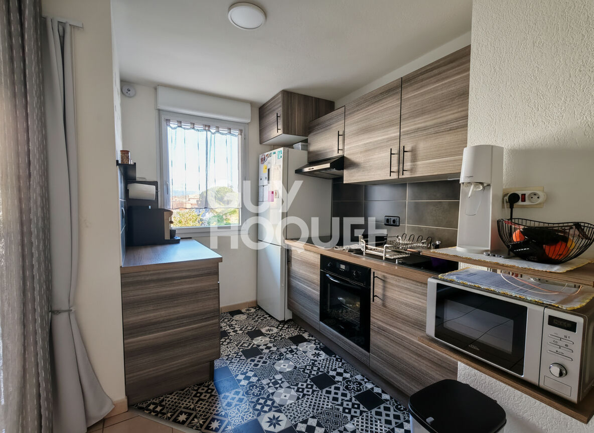 T3 Coup de Coeur : Terrasse avec Vue dans Résidence avec Piscine