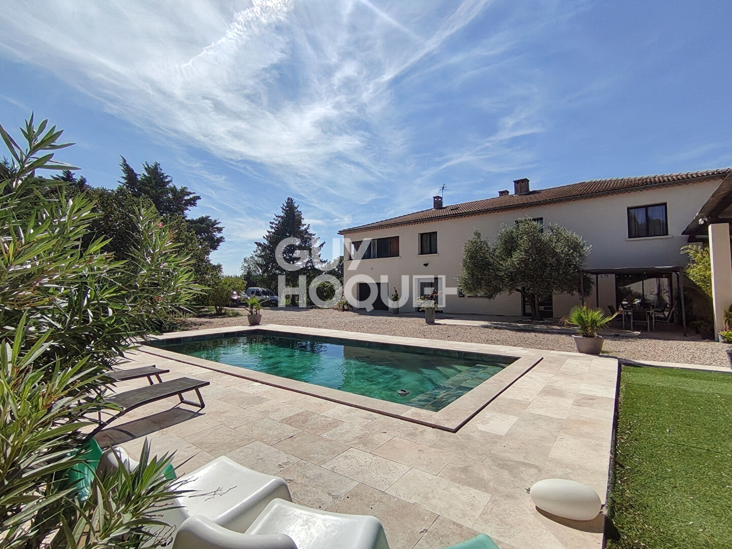 Carpentras - Maison R+1 - 279 m² (dont véranda 48 m²) - 5 chambres, 2 garages, Piscine et Forage