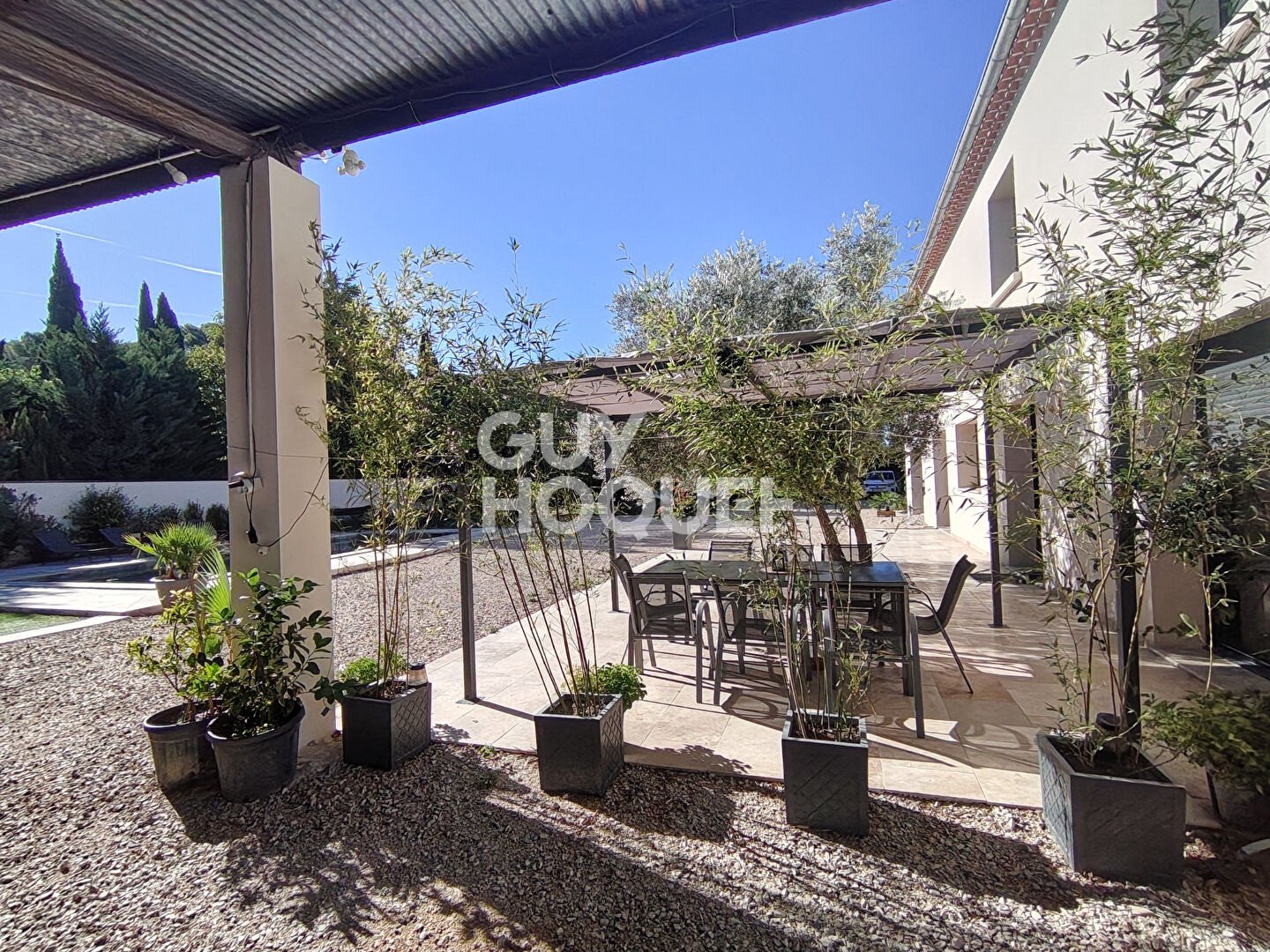 Carpentras - Maison R+1 - 279 m² (dont véranda 48 m²) - 5 chambres, 2 garages, Piscine et Forage