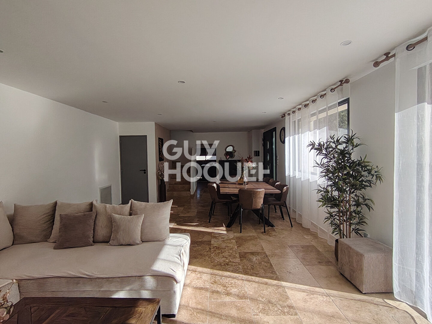 Carpentras - Maison R+1 - 279 m² (dont véranda 48 m²) - 5 chambres, 2 garages, Piscine et Forage
