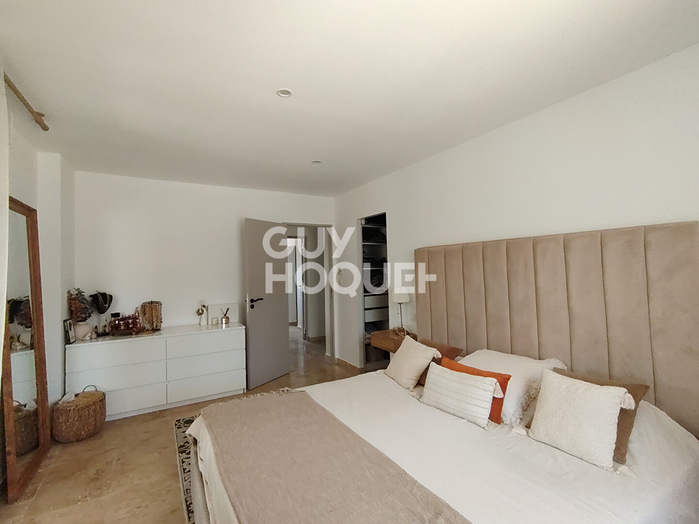 Carpentras - Maison R+1 - 279 m² (dont véranda 48 m²) - 5 chambres, 2 garages, Piscine et Forage