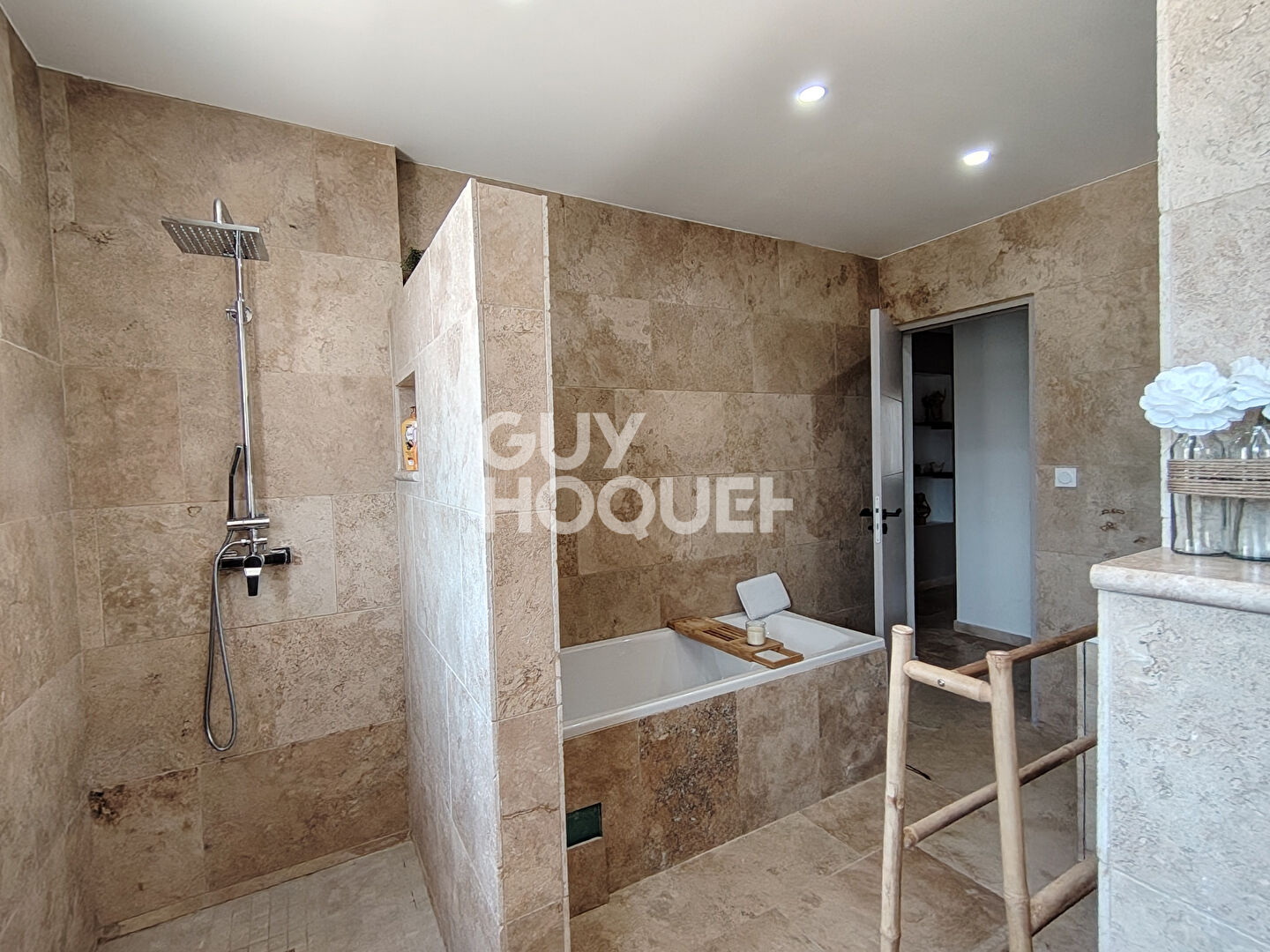 Carpentras - Maison R+1 - 279 m² (dont véranda 48 m²) - 5 chambres, 2 garages, Piscine et Forage