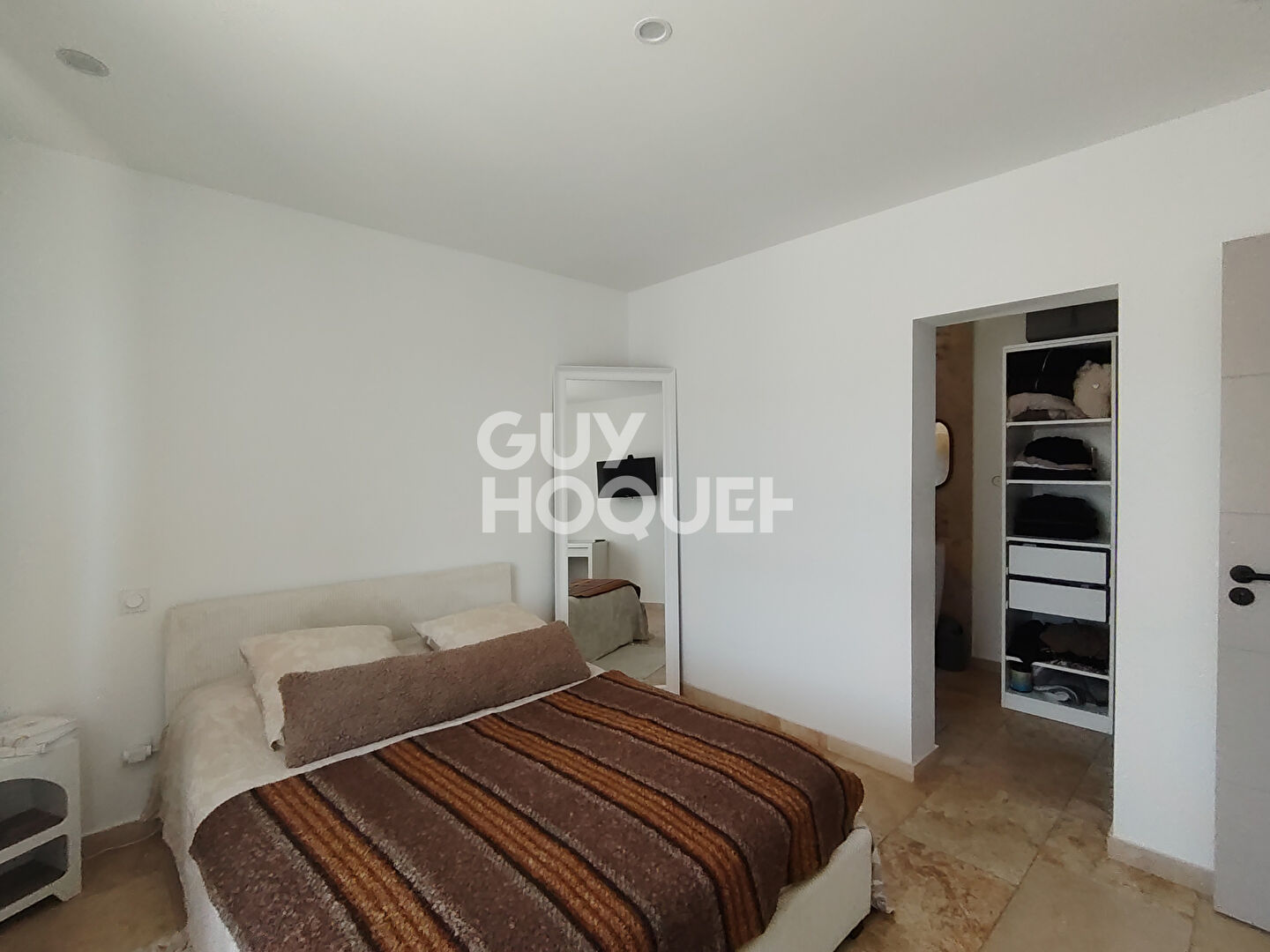 Carpentras - Maison R+1 - 279 m² (dont véranda 48 m²) - 5 chambres, 2 garages, Piscine et Forage