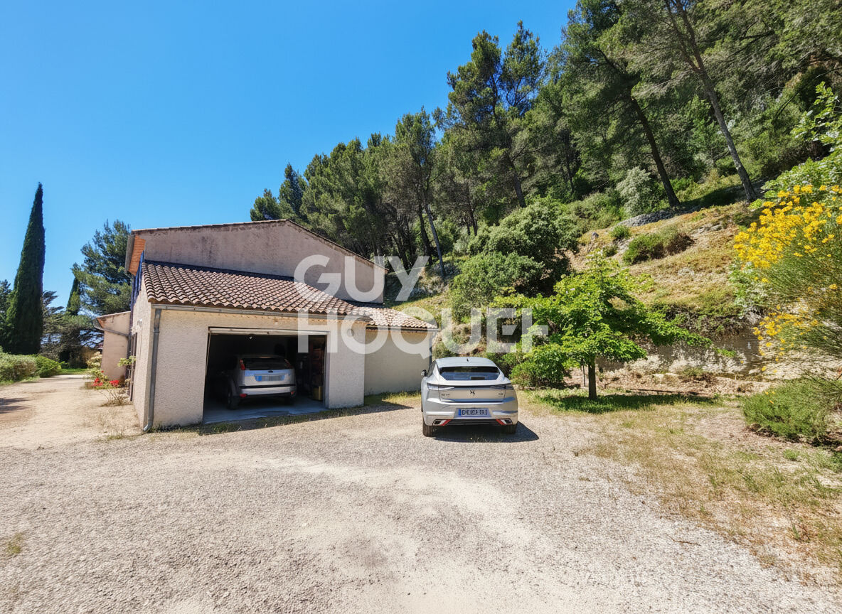 Maison BEAUMES-DE-VENISE - 200 m² habitables - R+1 - Piscine, Garage, Terrasse, Atelier