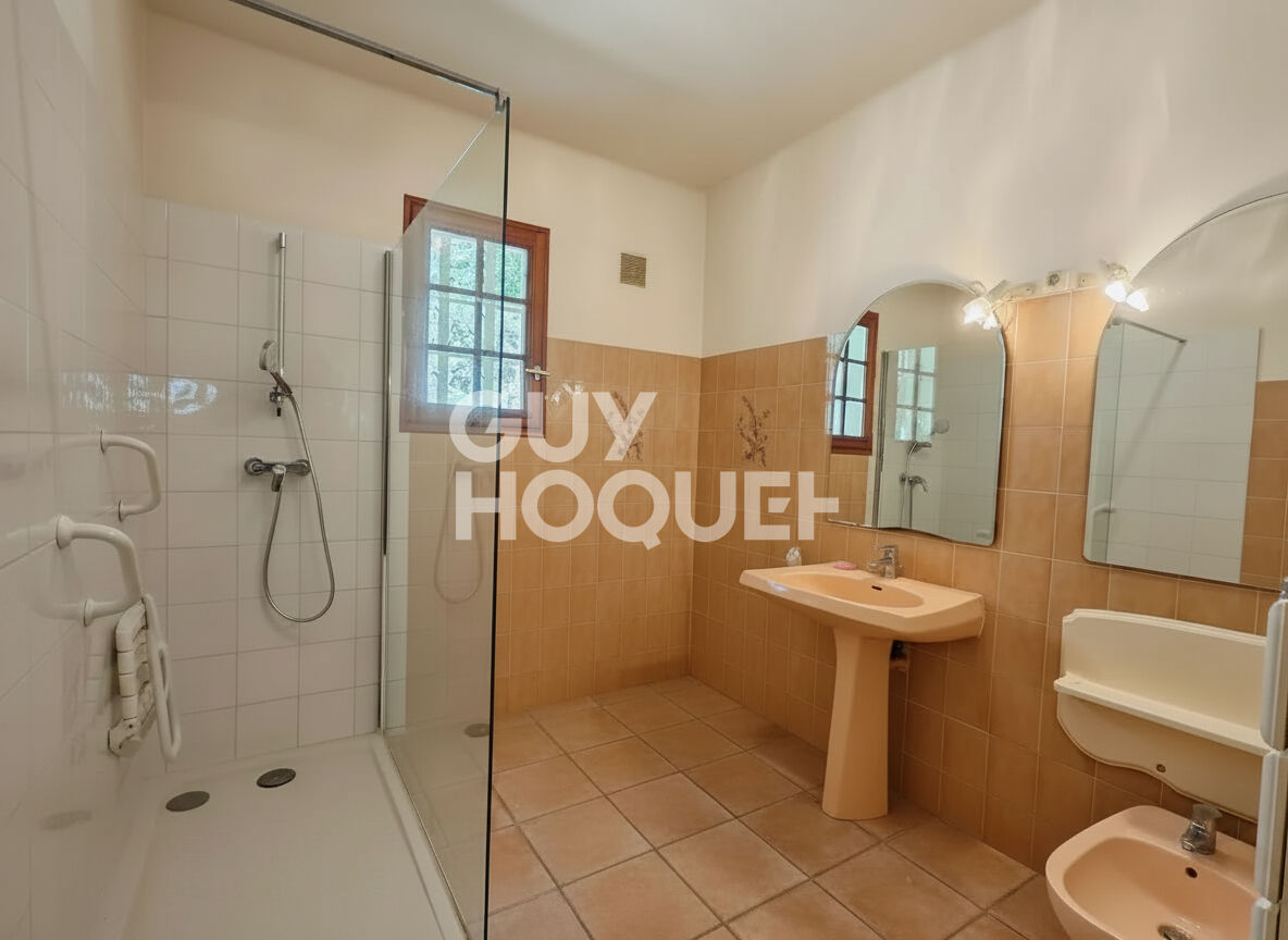 Maison BEAUMES-DE-VENISE - 200 m² habitables - R+1 - Piscine, Garage, Terrasse, Atelier