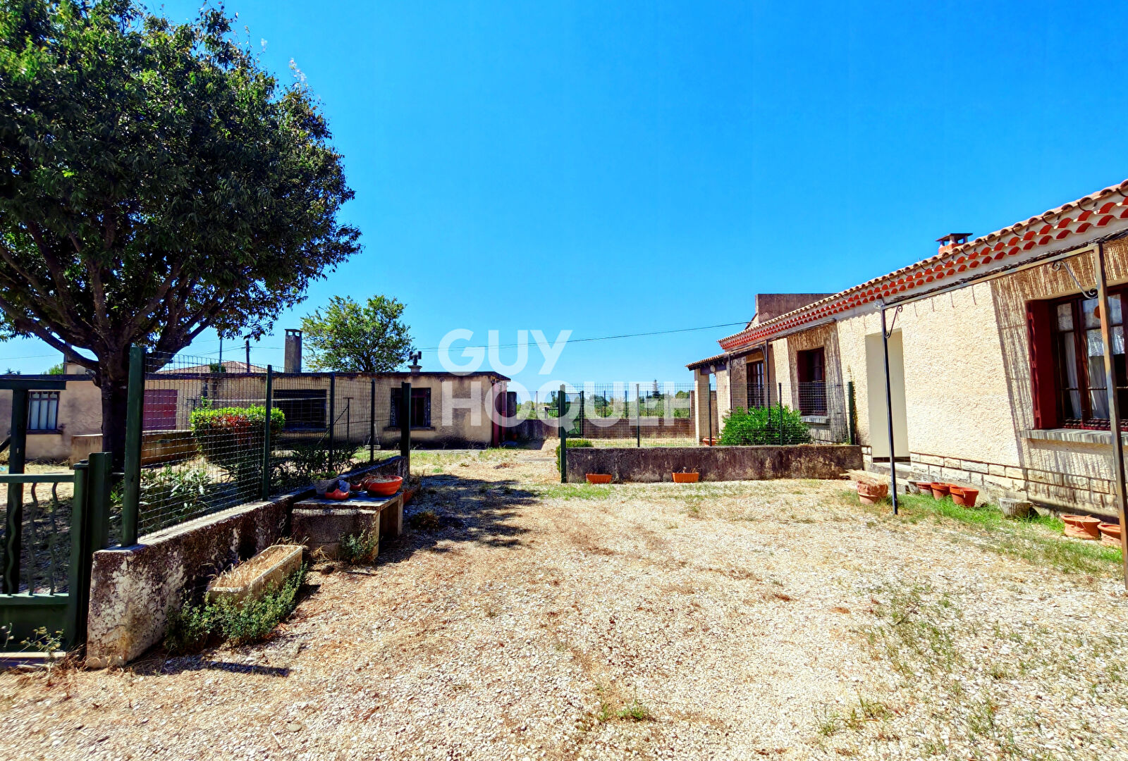 Ensemble immobilier exceptionnel - Maison avec T2 indépendant et plus de 260 m² de garages.