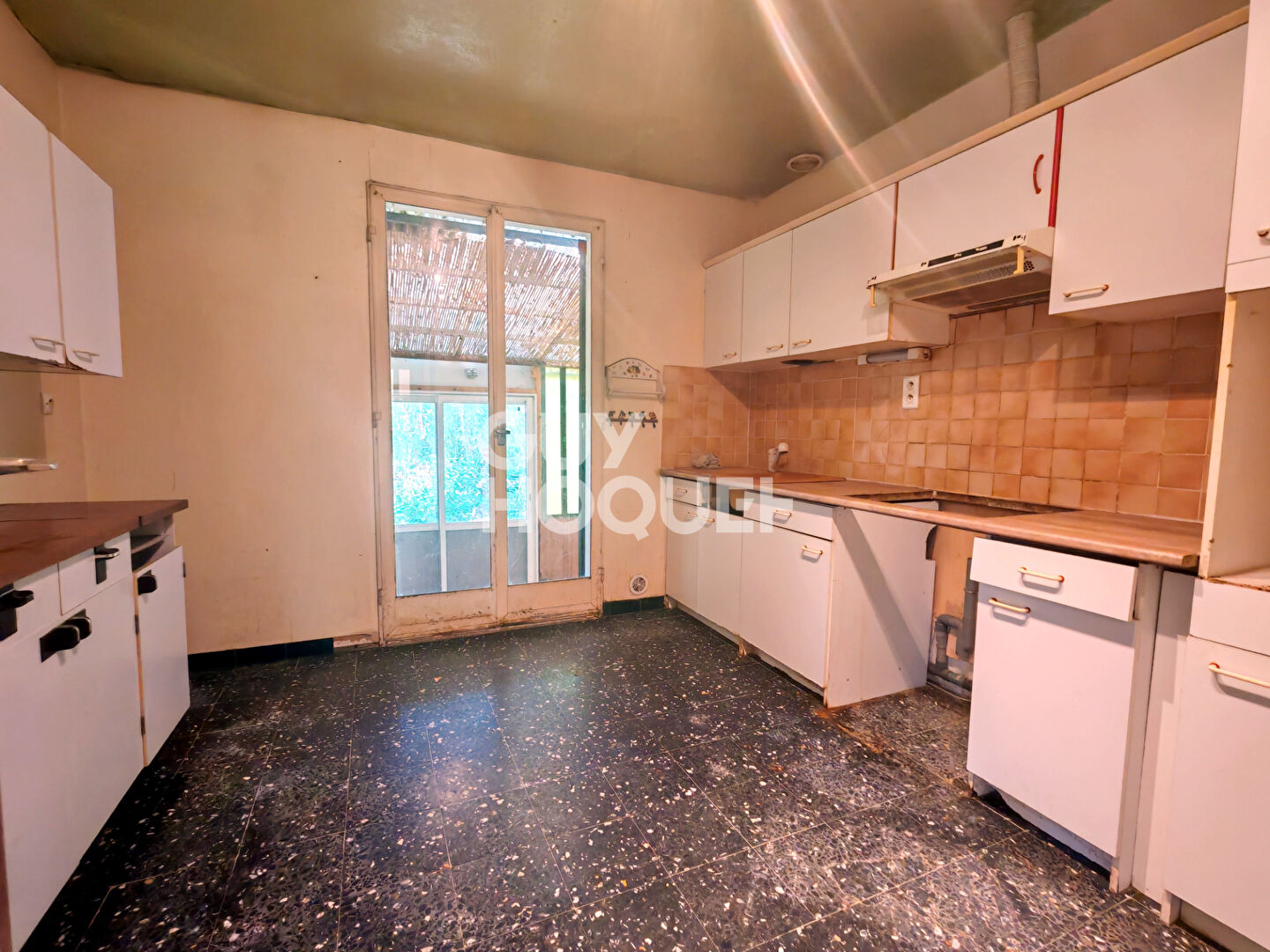 Mormoiron, Maison Plain Pied de 126 m² - 3 chambres - 735 m² de terrain