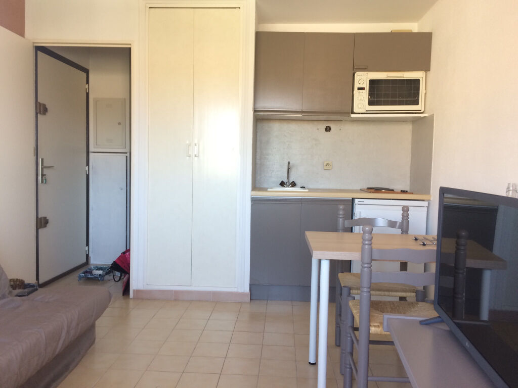Carqueiranne studio meublé avec loggia et aperçu mer