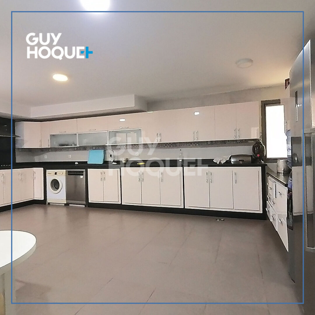 Villa à vendre à Dar Bouazza  310 m²