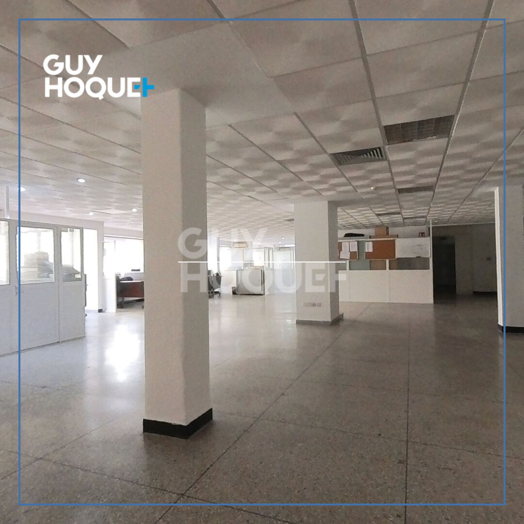Plateau bureaux de 372 m² avec accès exclusif et luminosité exceptionnelle ? Beauséjour