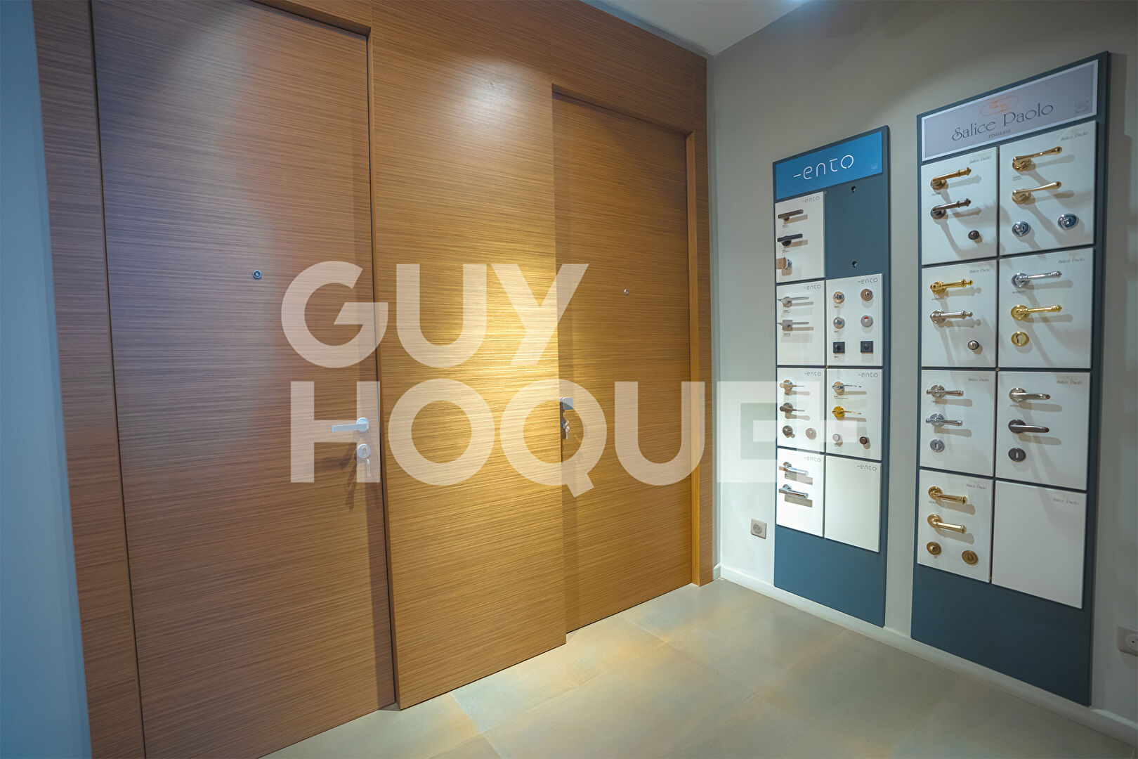 Magnifique local commercial sur Ghandi Mall