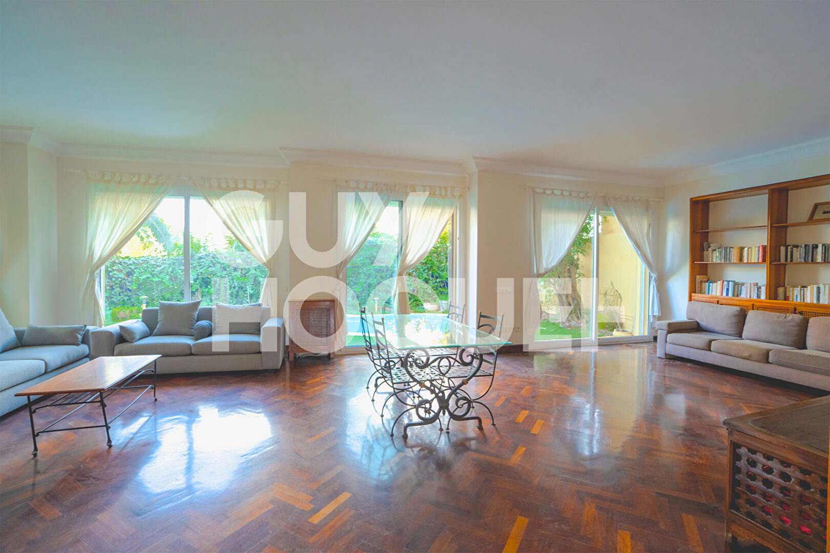À Vendre : Magnifique Villa de 400 m² avec Piscine et Jardin