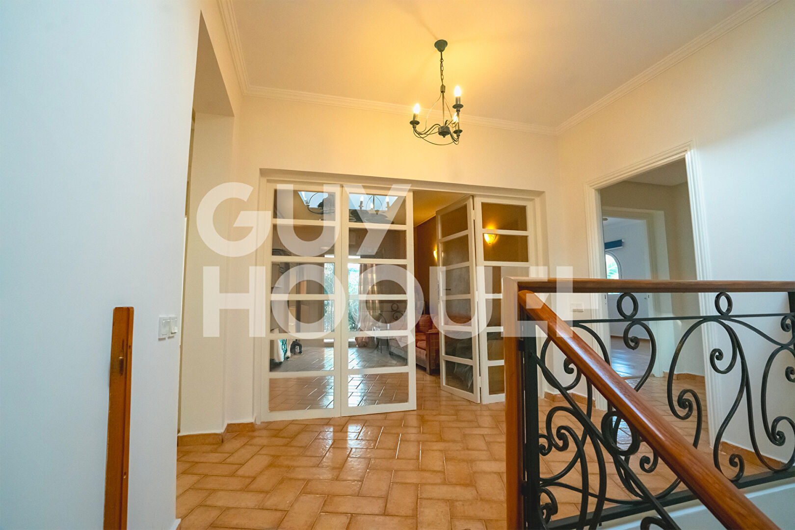 À Vendre : Magnifique Villa de 400 m² avec Piscine et Jardin