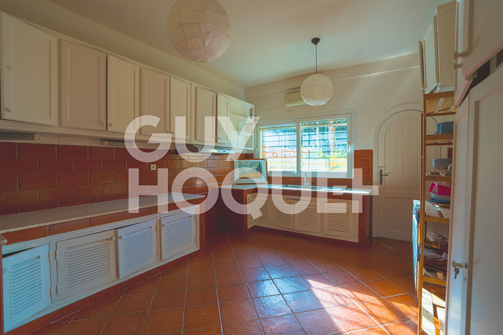 À Vendre : Magnifique Villa de 400 m² avec Piscine et Jardin