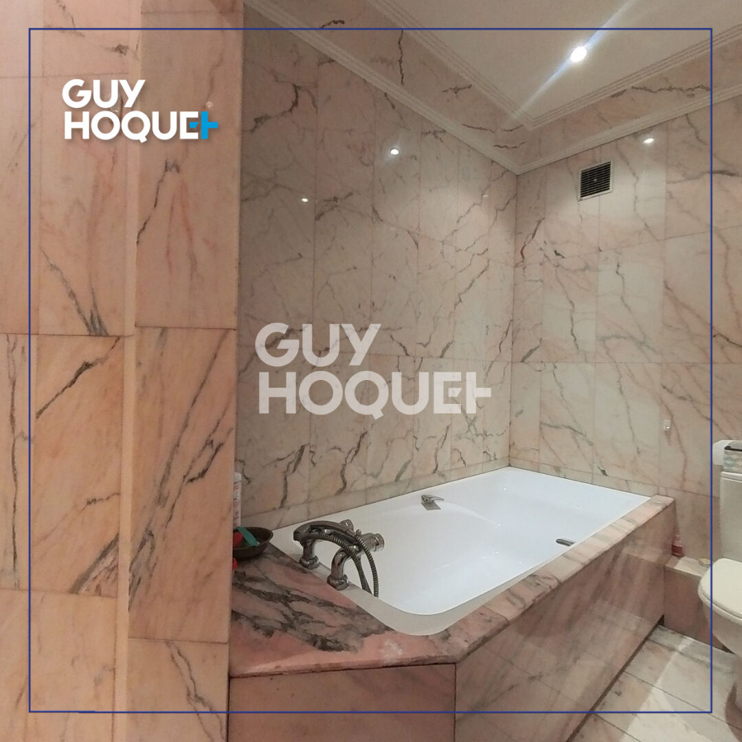 Appartement de 238 m² dans la Résidence Yasmine, Bd Ghandi