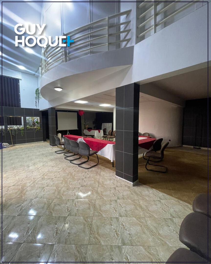 À vendre : Local commercial de 336m²