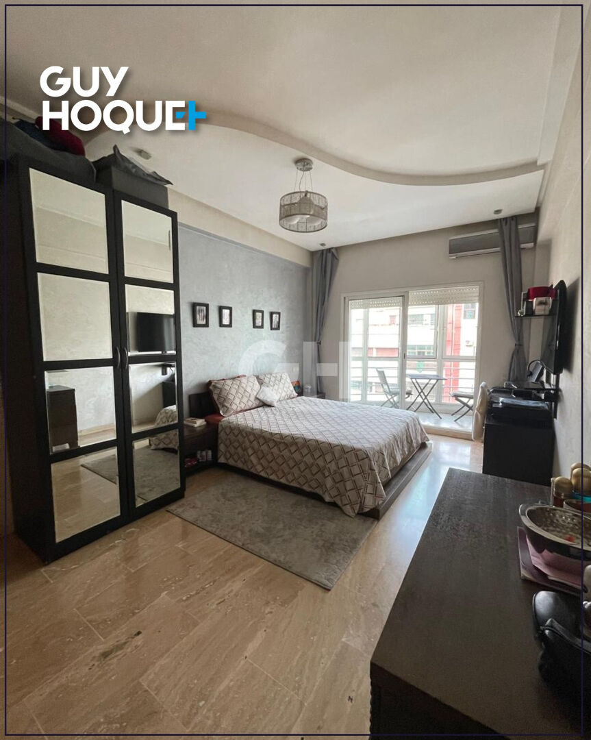 Bel appartement spacieux de 154 m2 au coeur du quartier Les Hôpitaux . Lumineux, bien agencé et en excellent état