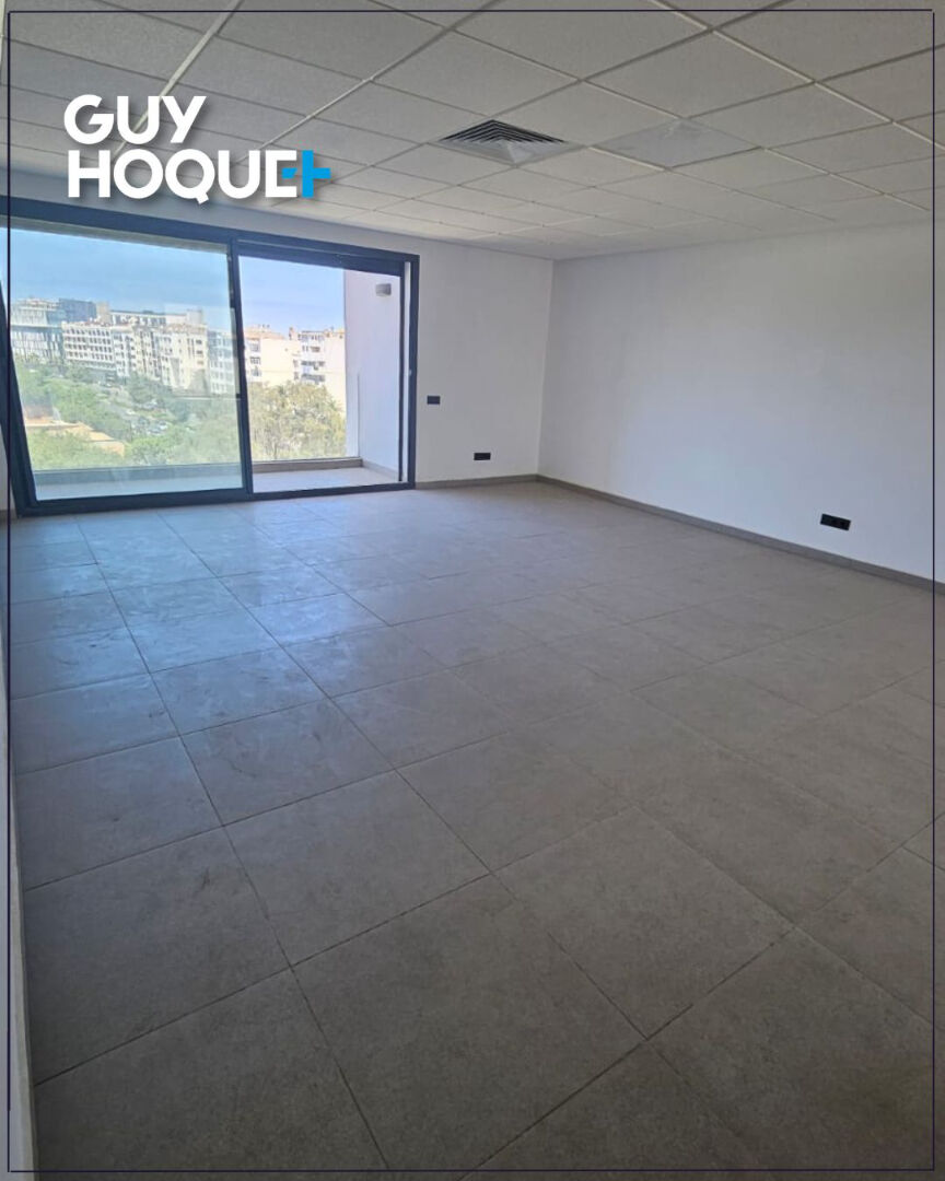 Bureau 79 m² avec terrasses et parking , Emplacement stratégique