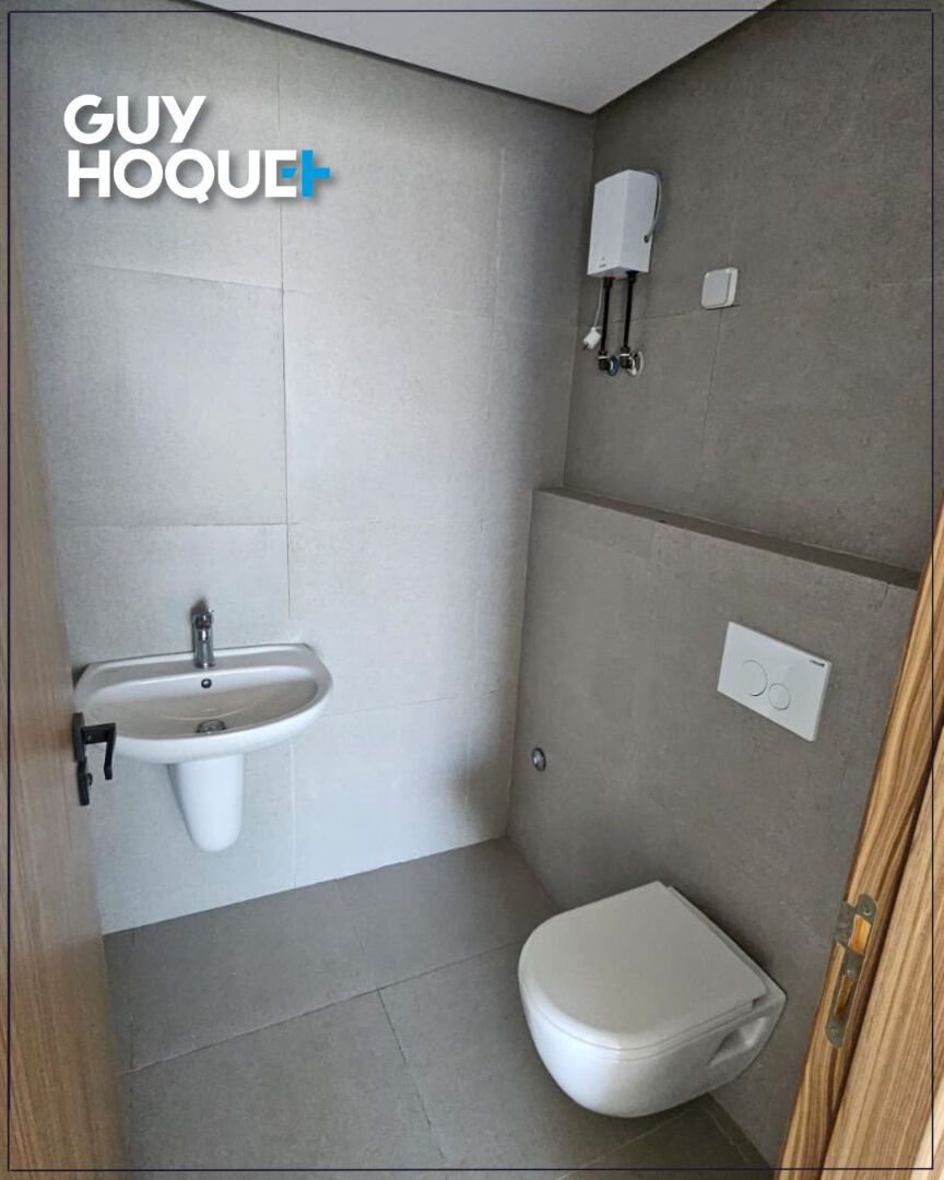 Bureau 79 m² avec terrasses et parking , Emplacement stratégique