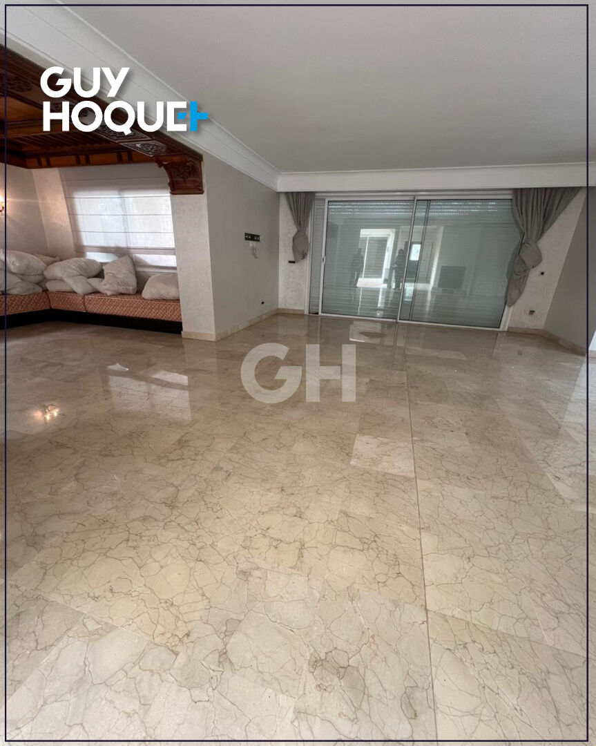 Villa Luxueuse avec 5 Suites ,piscine et Jardin Splendide