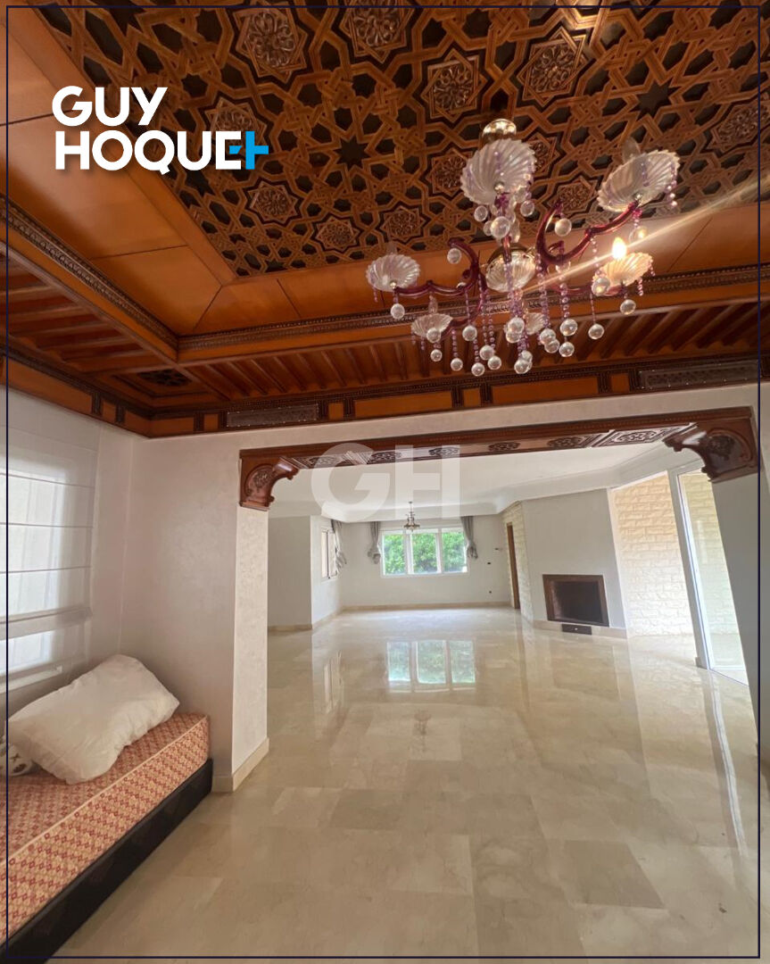 Villa Luxueuse avec 5 Suites ,piscine et Jardin Splendide