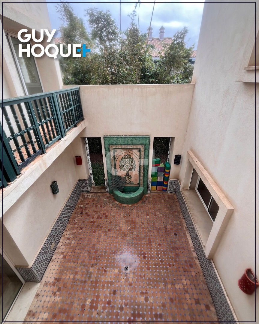 Villa Luxueuse avec 5 Suites ,piscine et Jardin Splendide