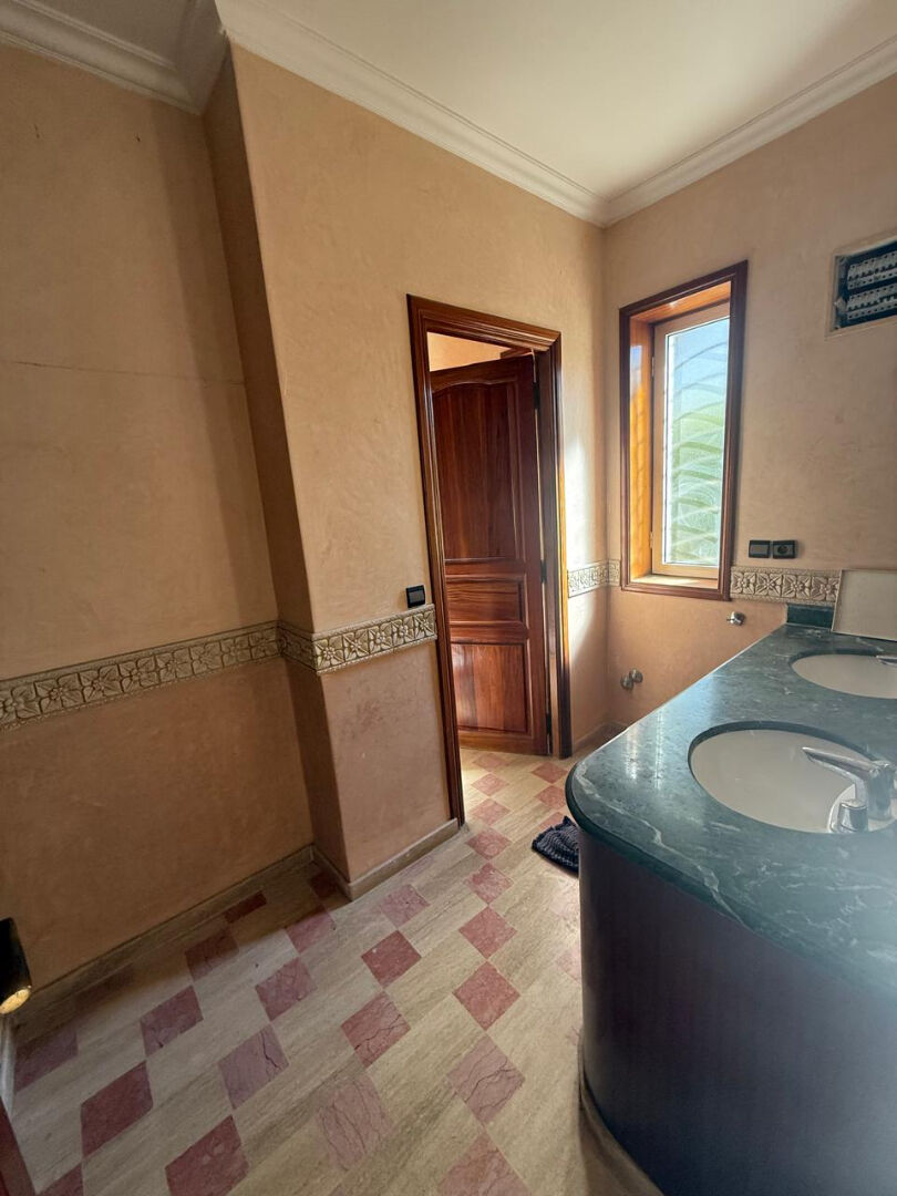 Très belle villa à la vente à 2 min de la mer et du Morocco Mall