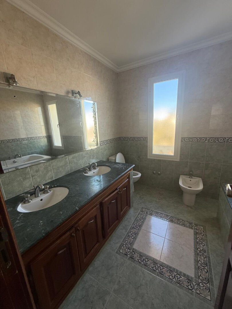 Très belle villa à la vente à 2 min de la mer et du Morocco Mall