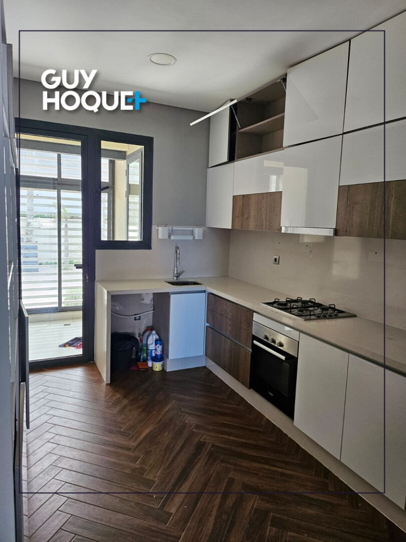 Superbe appartement de 199 m2 dont 15m2 de terrasse  avec 2 places de parking et box à Dar Bouazza