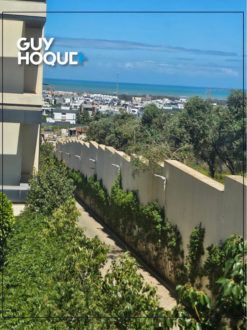 Superbe appartement de 199 m2 dont 15m2 de terrasse  avec 2 places de parking et box à Dar Bouazza