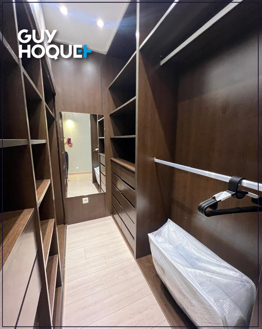 MAGNIFIQUE APPARTEMENT MEUBLÉ DE 155 M² Racine