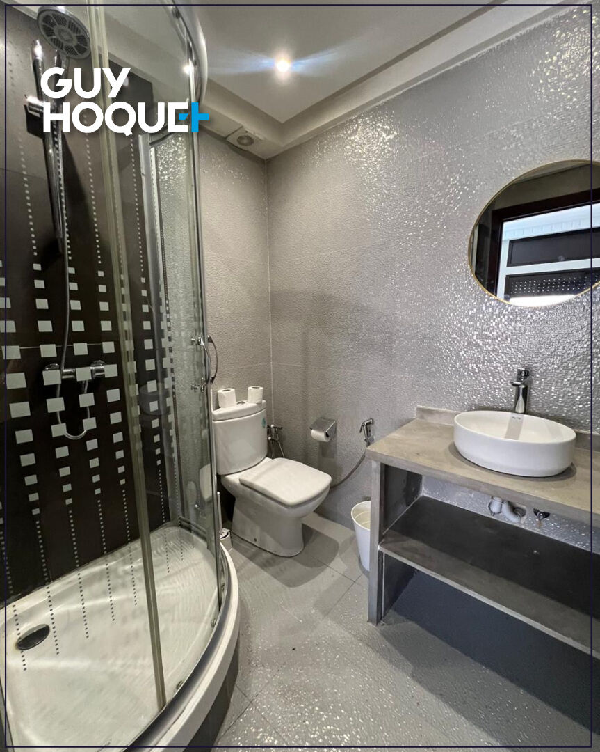 MAGNIFIQUE APPARTEMENT MEUBLÉ DE 155 M² Racine