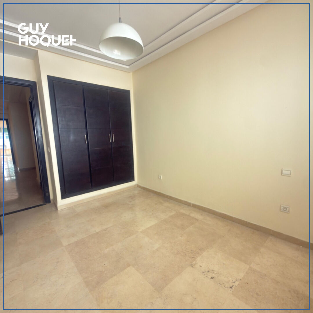 Appartement jamais habité à 100m du tram . Quartier des Hopitaix