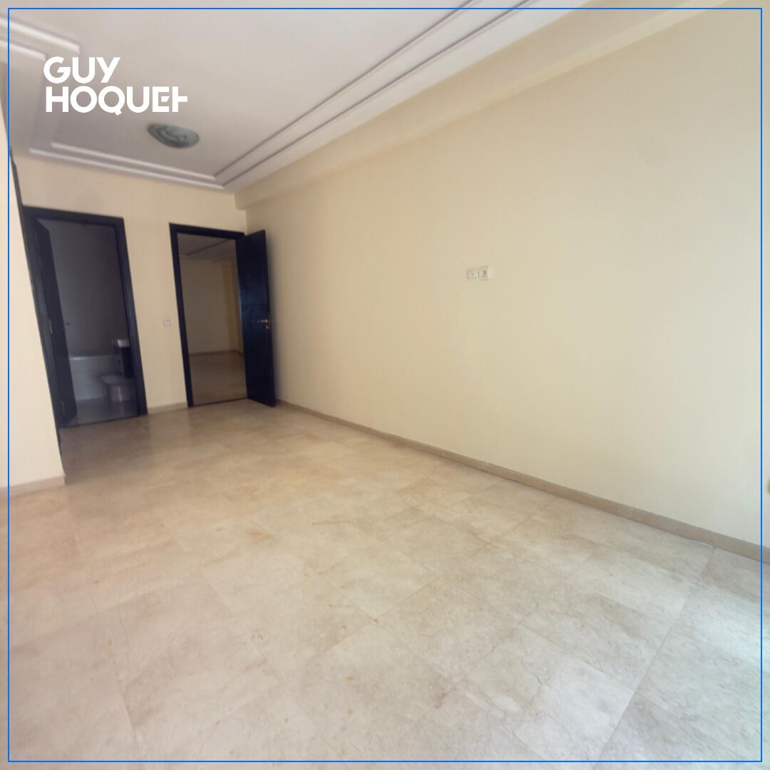 Appartement jamais habité à 100m du tram . Quartier des Hopitaix