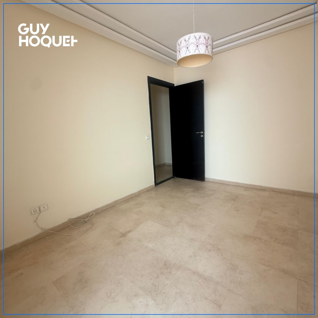 Appartement jamais habité à 100m du tram . Quartier des Hopitaix