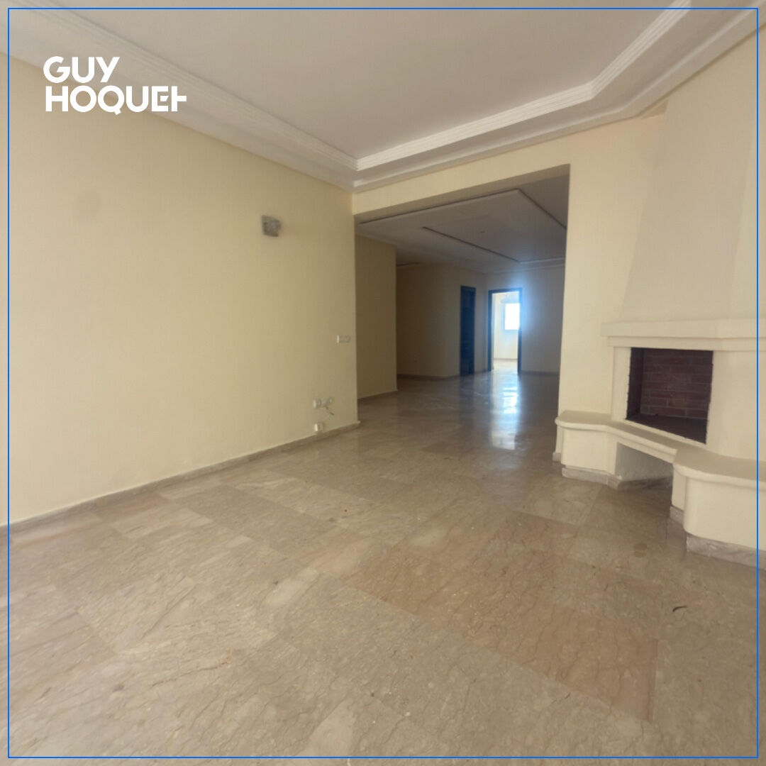 Appartement jamais habité à 100m du tram . Quartier des Hopitaix