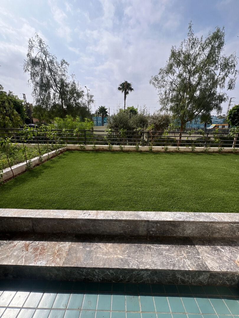 Appartement vide 3 chambres avec jardin Ain Diab