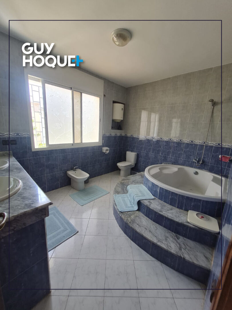 Villa à fort potentiel de rénovation ? Quartier Nawrass 229m2