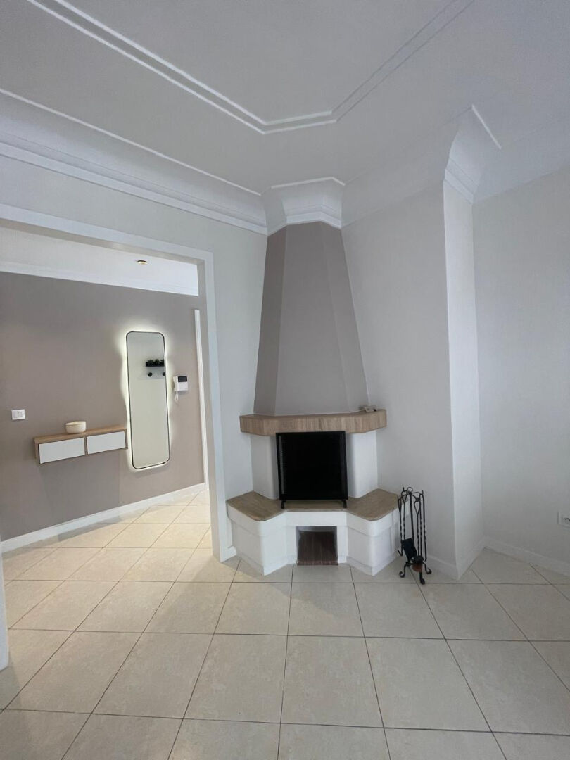 Bel appartement meublé avec grande terrasse à Gauthier