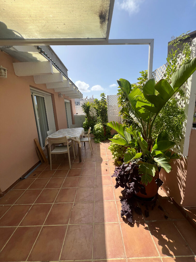 Bel appartement meublé avec grande terrasse à Gauthier