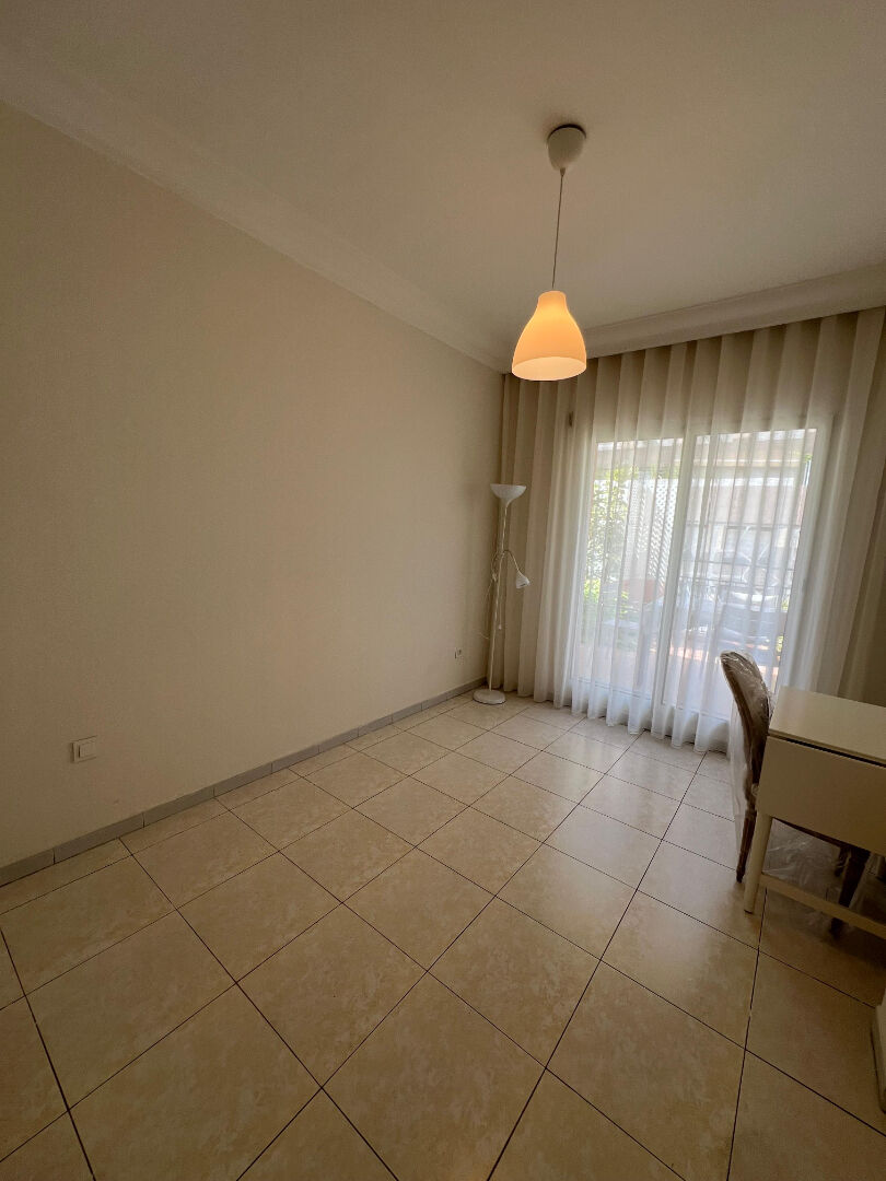 Bel appartement meublé avec grande terrasse à Gauthier
