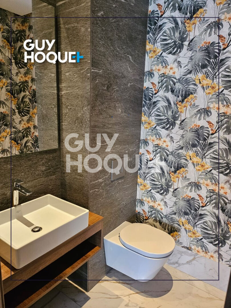 Superbe appartement de 199 m2 dont 15m2 de terrasse  avec 2 places de parking et box à Dar Bouazza