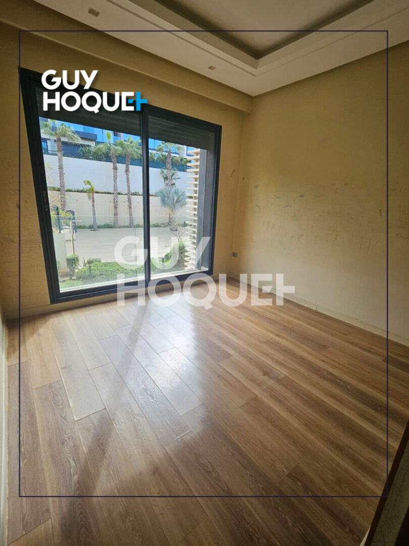 Superbe appartement de 199 m2 dont 15m2 de terrasse  avec 2 places de parking et box à Dar Bouazza