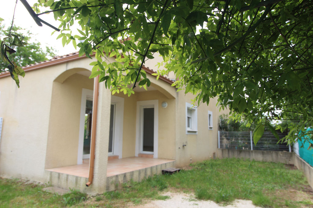a louer clarensac villa 3 chambre 1 bureau jardin garage