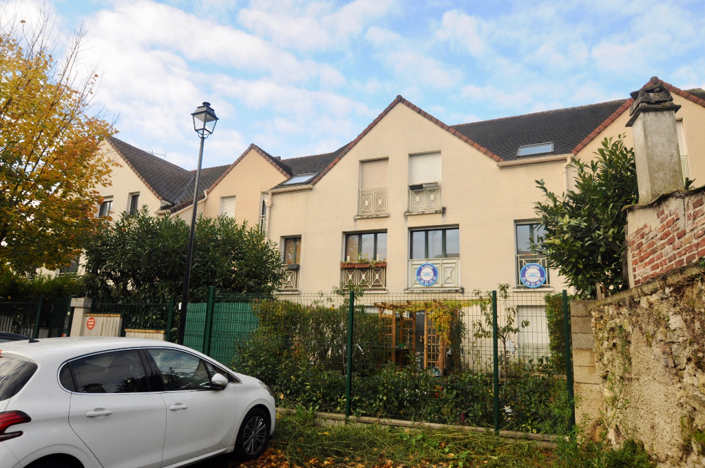Appartement Maurecourt tye F1 meublé