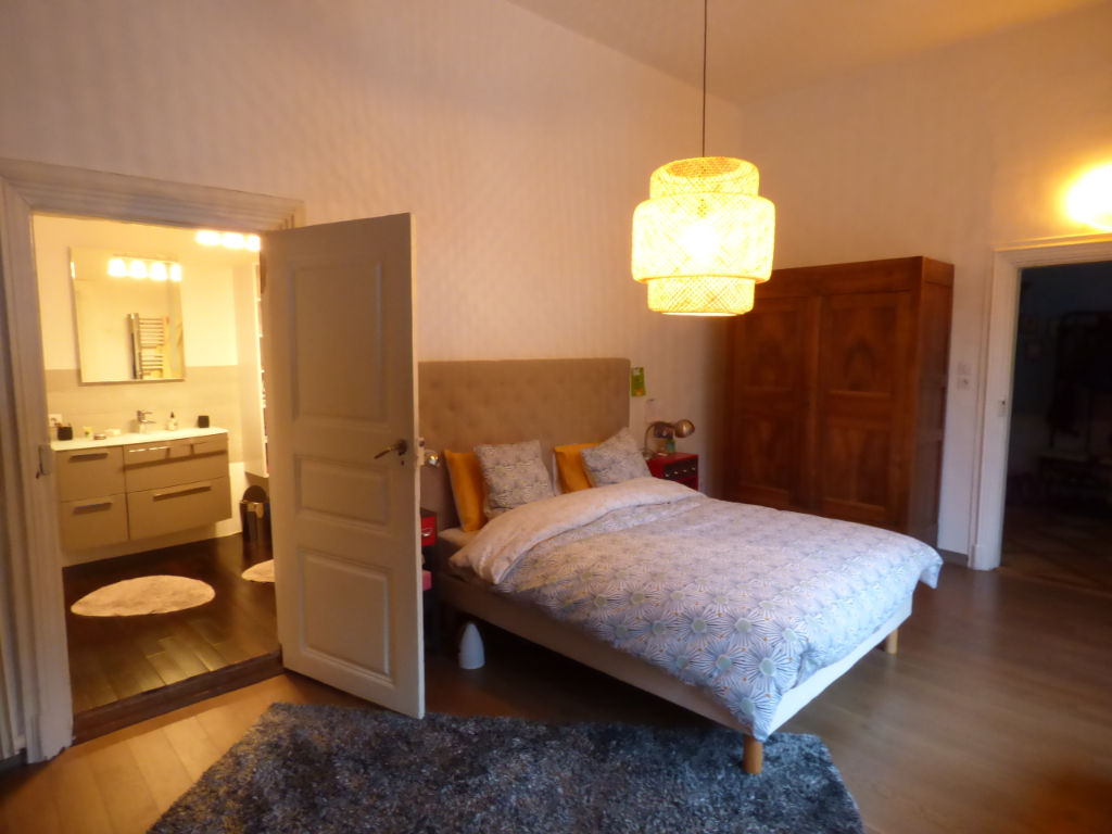 Superbe appartement 5 pièces de 222 m² avec jardin et place de parking privativesur la commune de Thann