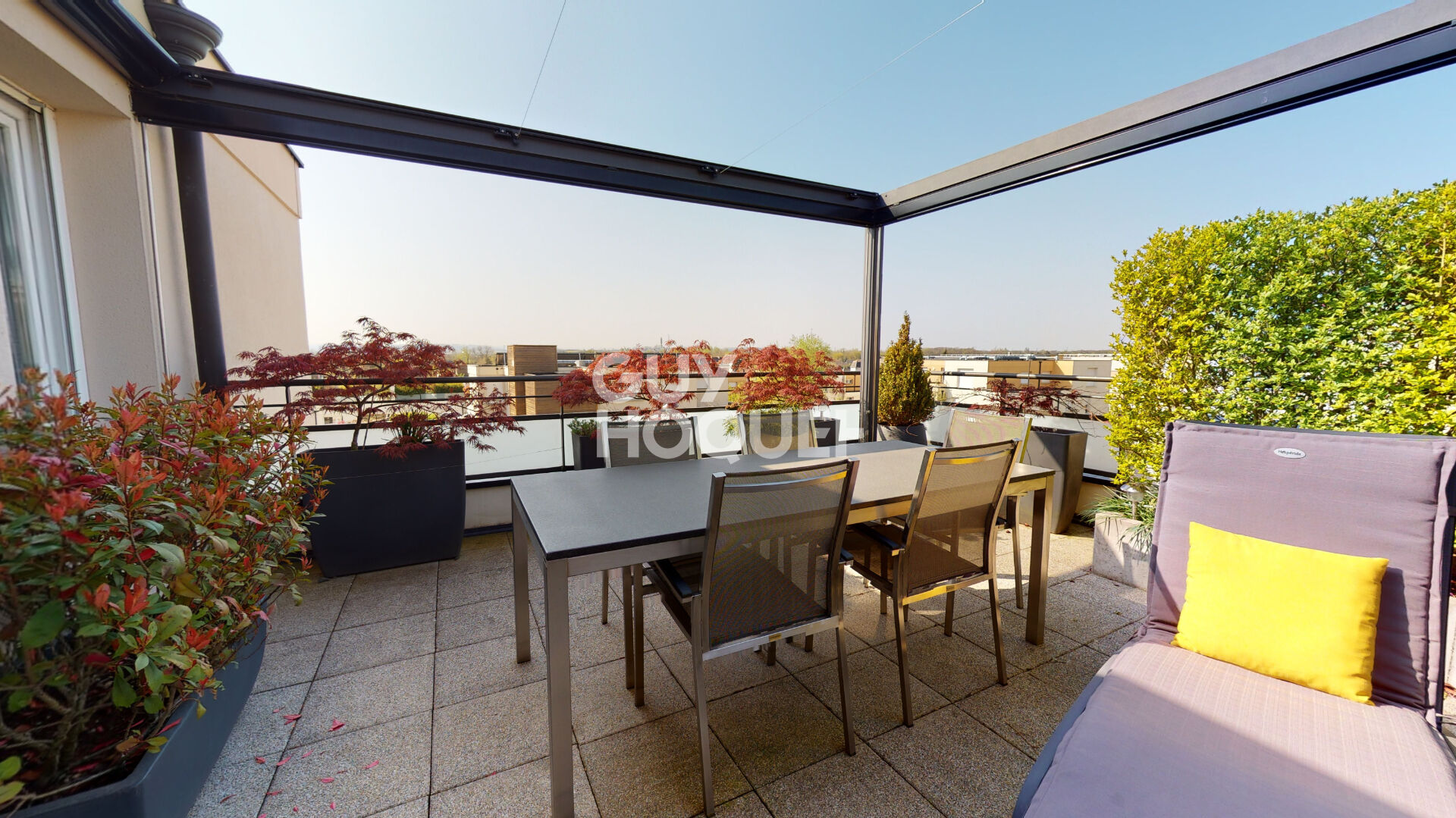 APPARTEMENT D'EXCEPTION SITUE AU DERNIER ETAGE