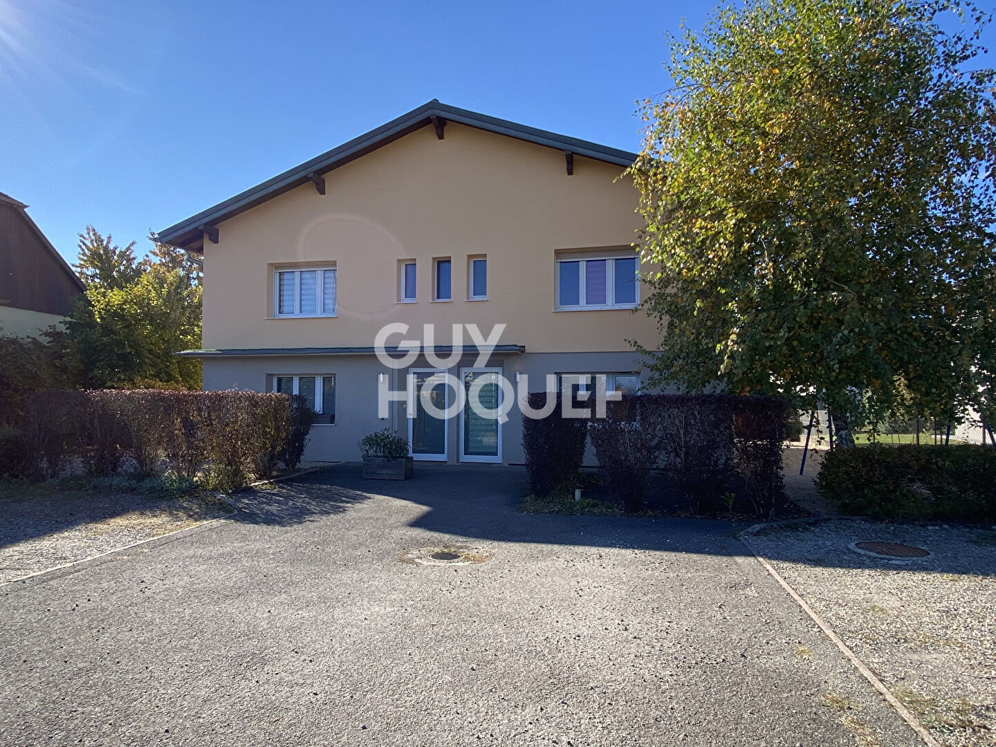 EXCLUSIVITÉ - APPARTEMENT 3 PIÈCES AVEC COUR ET JARDIN DE 2,34 ARES